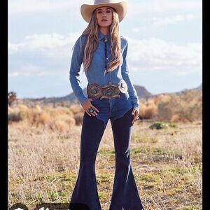 Wrangler High Rise Two-Tone Blue Jeans